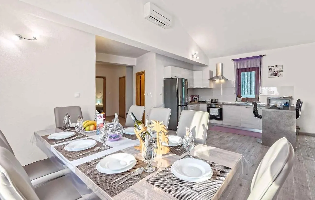 Holiday Home In Valtura/Istrien 17453